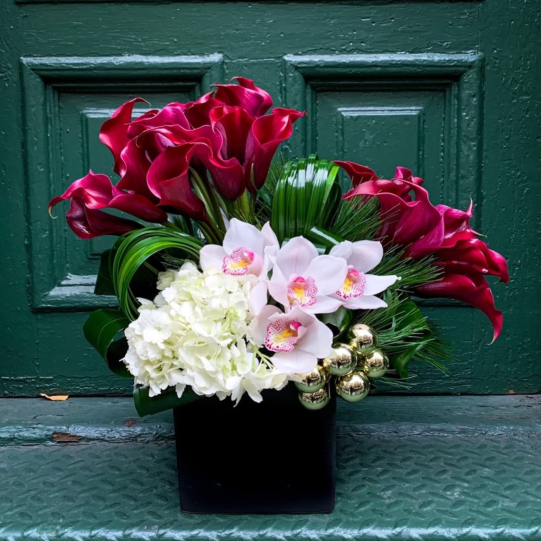 Deck Your Halls with Flowers This Christmas