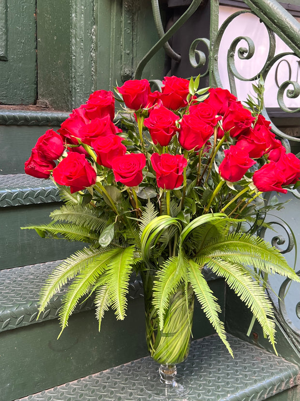 dozen roses in vase